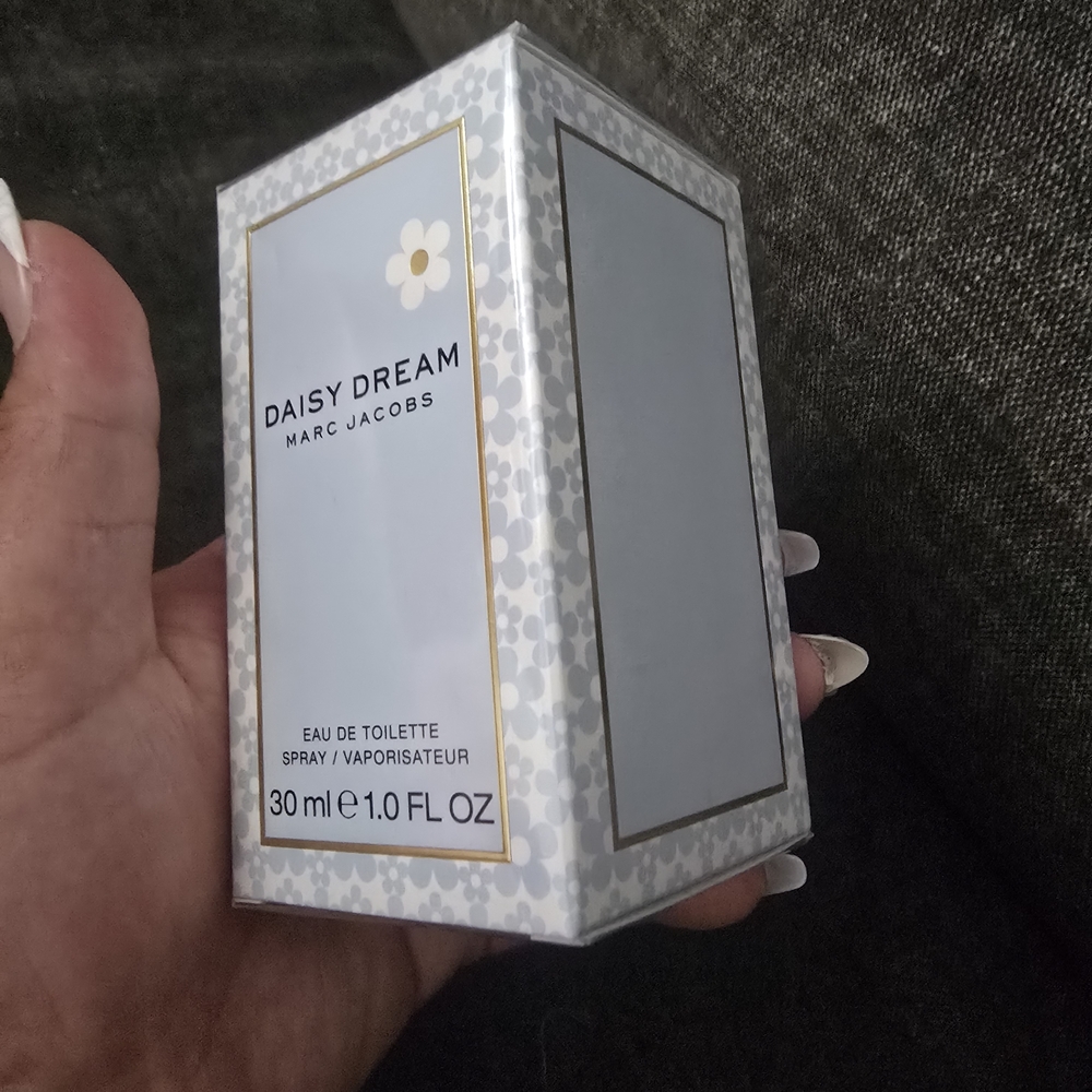 Marc Jacobs Daisy Dream Eau de Toilette 30ml - Picture 2 of 6
